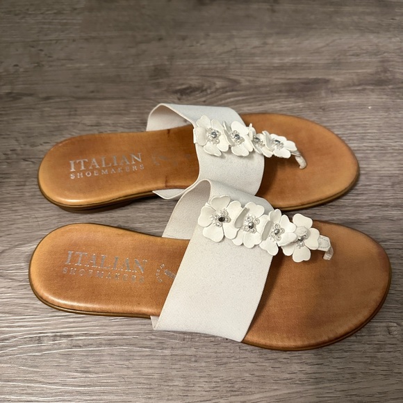 white flower sandals - Picture 2 of 4
